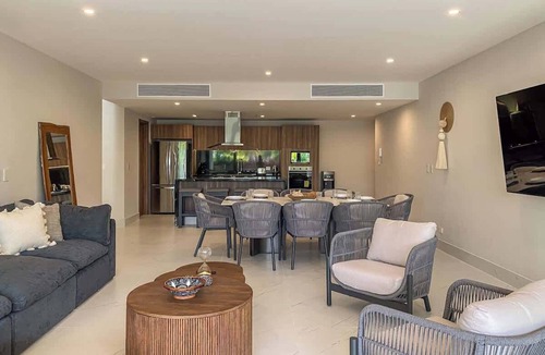Zona Hotelera Apartment | Luxury 3BR in Puerto Cancun | Rooftop Pool & Gym