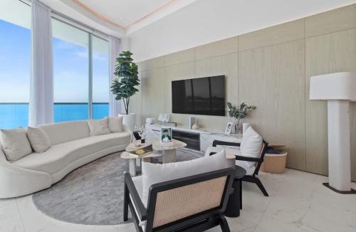 Flamingos House | Luxury Beachfront 3BR Condo