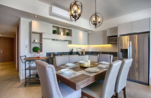 Emiliano Zapata Condo | Luxury Ocean View Condo | Pools, Hot Tubs, Gym, BBQ, Walk To The Beach