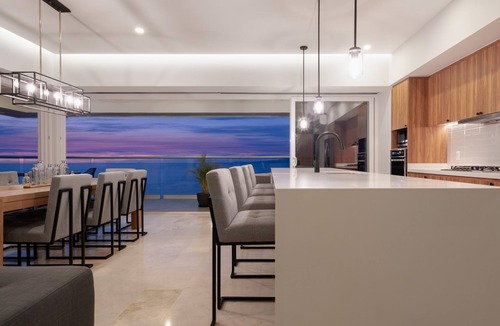 Las Glorias Condo | Luxury Oceanfront 4 BD Condo, 8 pools & rooftop! 4BD Condo for rent in North Hot