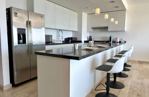 Zona Hotelera Apartment | Luxury Oceanfront Condo | 3BR | Pool, Gym & Views!