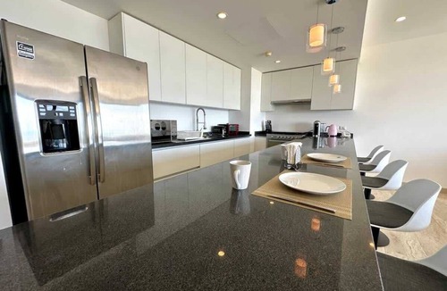Zona Hotelera Apartment | Luxury Oceanfront Condo | 3BR | Pool, Gym & Views!