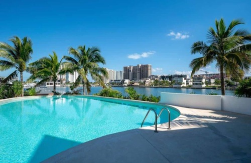 Zona Hotelera Apartment | Luxury Oceanfront Condo | 3BR | Pool, Gym & Views!