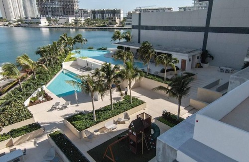 Zona Hotelera Villa | Luxury Waterfront Villa Puerto Cancun Marina