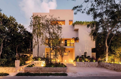 Zama House | Modern Jungle Villa | Rooftop Pool Lounge