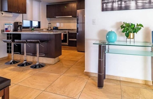 El Marques House | Monet AAC Grand Stay for 8 Guests | SISU Homes