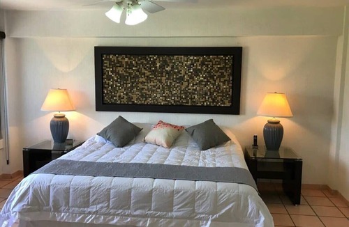 Downtown Queretaro Apartment | +MS +Espaciosa Suite +Zona Centro +Col. El Prado +S7