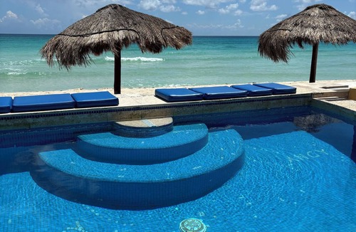 Playa del Secreto Villa | Beachfront 3 Bdrs.with Private Pool, sleeps 7- chef, kayaks, Wi-Fi, housekeeping