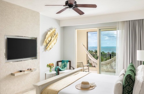 Playa Mujeres Resort | Deluxe room at the Luxury Beach Resort & Spa in Villa del Palmar Cancun