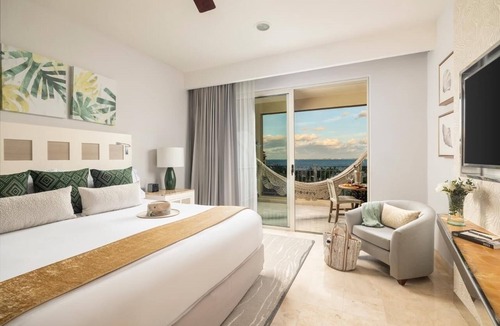 Playa Mujeres Resort | Deluxe room at the Luxury Beach Resort & Spa in Villa del Palmar Cancun