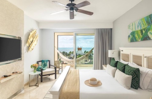 Playa Mujeres Resort | Deluxe room at the Luxury Beach Resort & Spa in Villa del Palmar Cancun