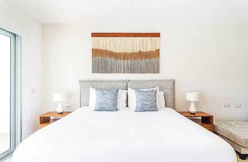 Puerto Juarez Apartment | NEW 2BR Swim-Up at Mareazul Resort – Sleeps 6 | Casa Bellissima