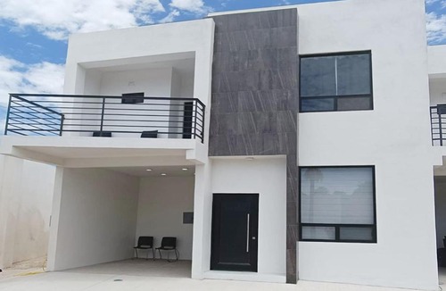 Ferrocarrilera Apartment | New Town Condo Casamar 1 near the beach.