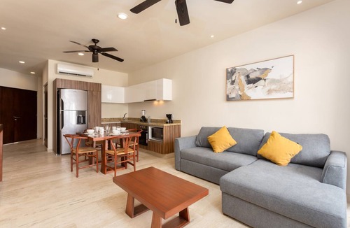 Gonzalo Guerrero Apartment | Nice flat at L condos 4th FL, 4 pax, close to the 5th.