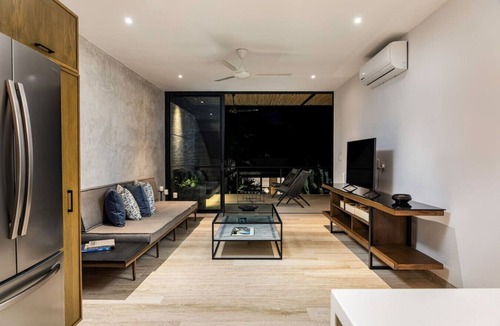 Centro House | Nymeria Luxurius family deisgn home in Mejorada