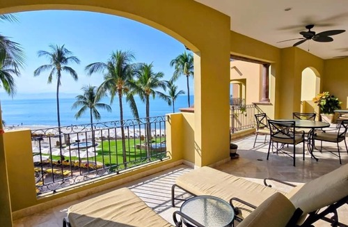 Flamingos Apartment | Ocean Front 2 BR Luxury Villa in Villa La Estancia