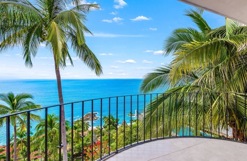 Conchas Chinas Condo | Ocean-view Conchas Chinas 3BR near beaches, dining, nightlife