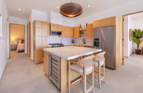Cerritos Apartment | Oceanfront 3BR/3BA Sleeps 8 Hidden Beach