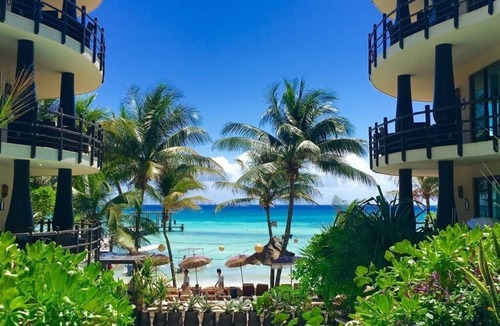 Downtown Condo | Oceanfront condo on the beach w hot tub! Minutes walk to restaurants,