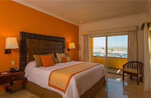 Marina Apartment | On Cliff Rocks - Amazing Views of Downtown, Marina & Pacific