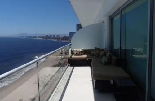 South Hotel Zone Apartment | Peninsula Puerto Vallarta beachfront condos