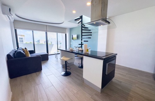 Luis Donaldo Colosio Apartment | Penthouse w/Private Terrace & Tub | Rooftop Pool | Near Beach