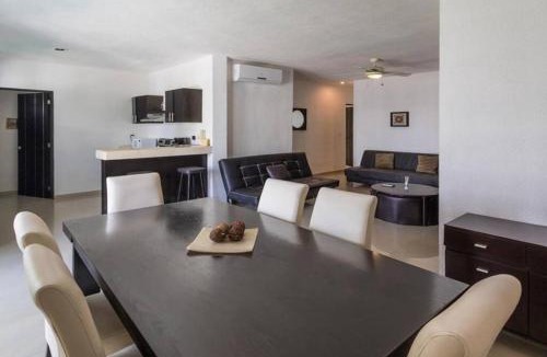 Gonzalo Guerrero Apartment | Playa del Carmen Tranquil Resort Pool Walk to 5th Ave and Beach