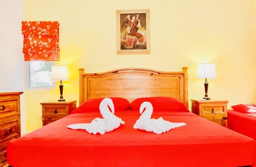 Playacar Bed & Breakfast | Playacar - Executive Budget Room With Swimming Pool Air Conditioning and Parking