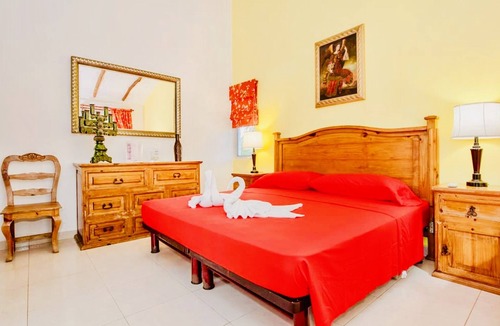 Playacar Bed & Breakfast | Playacar - Executive Budget Room With Swimming Pool Air Conditioning and Parking