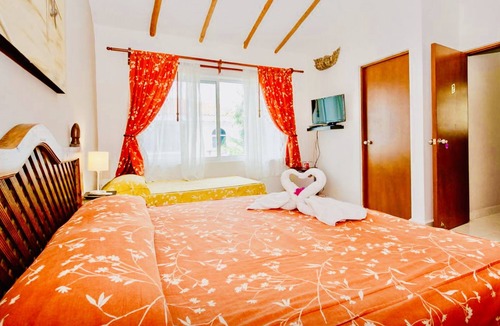 Playacar Bed & Breakfast | Playacar -Executive Comfort Room With Swimming Pool Air Conditioning and Parking