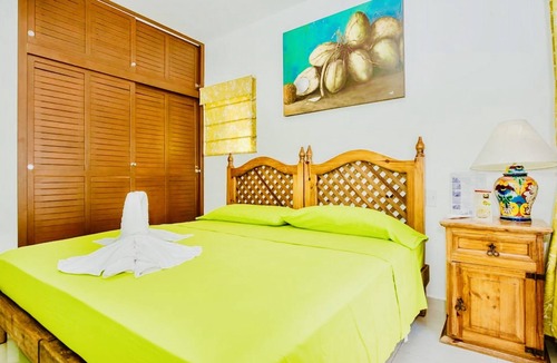 Playacar Bed & Breakfast | Playacar - Superior Budget Room With Swimming Pool Air Conditioning and Parking