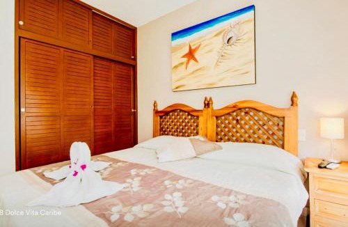 Playacar House | Playacar - Superior Comfort Room With Swimming Pool Air Conditioning and Parking