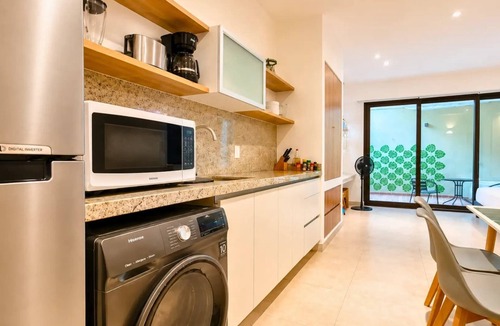 Luis Donaldo Colosio Apartment | Private Bathtub Studio Beach Area · Blanko Living