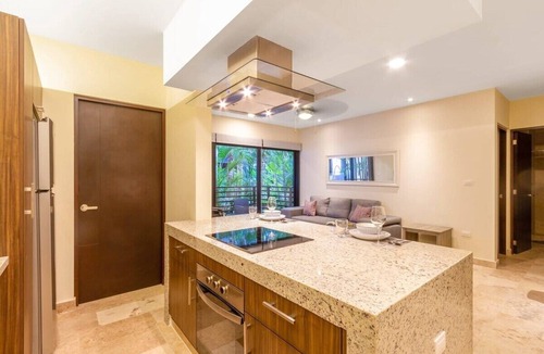Centro Condo | Private Garden Terrace + Oceanview Roof Pool & Gym
