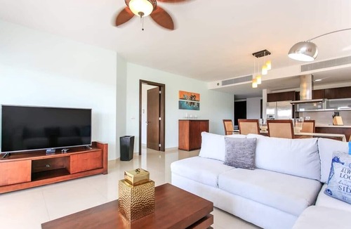 Puerto Juarez Condo | Private Jacuzzi | Infinity Pool | Beach | Terrace