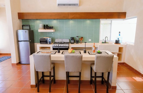 Chicxulub Puerto House | Private Pool & Steps from the Beach |10 Guest