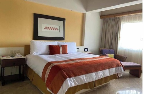 Marina Vallarta Hotel | Regal 3bd PH with private pool in Beach Resort Spa
