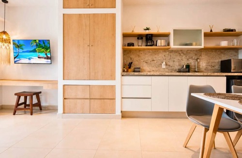 Luis Donaldo Colosio Apartment | Relaxed Studio with Hammock · Blanko Living