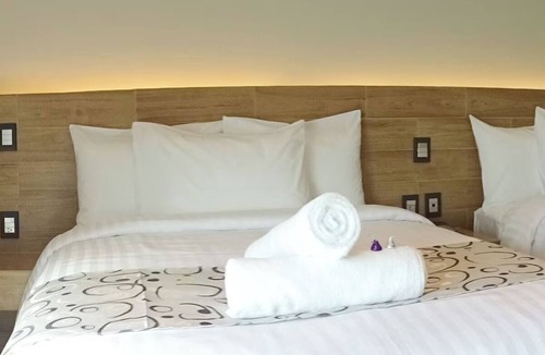 Downtown Cancun Hotel | Relaxing Escape Perfect for Exploring Beaches and Parks in Cancún l 2 Rooms