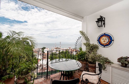 Cerro Condo | Relaxing getaway centrally located.