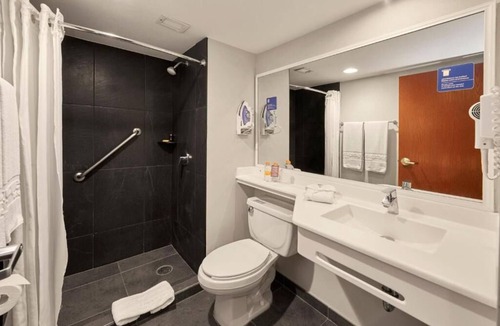Cancun Hotel | Relaxing Stay Near CUN | 2 Rooms w/Kitchenette, Pool, Rooftop Terrace & Shuttle