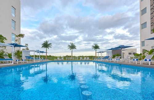Cancun Hotel | Relaxing Stay Near CUN | 2 Rooms w/Kitchenette, Pool, Rooftop Terrace & Shuttle