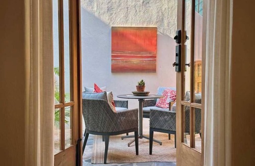 Nopolo House | Renovated home close to the beach and LAP pool | Bikes | BBQ