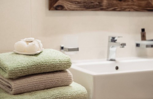 San Vigilio Apartment | Residence Corn - Standard Apartment 14 with Mountain View, Jacuzzi, Wi-Fi & Balcony