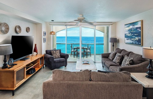 Colonia Andres Condo | Romantic 7th-Floor Oceanfront Escape: 2BR/2BA, Dive Pier & Views!