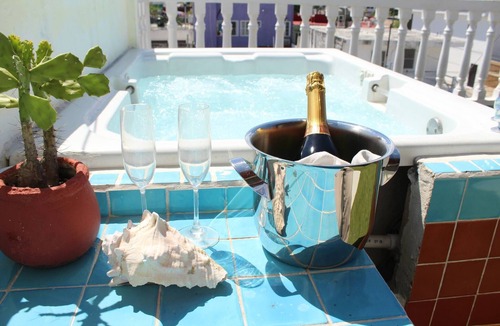 Downtown Cancun House | Room-cancun Guest House 4 Terrace Tub