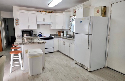Las Conchas House | Sandpiper: Relaxing Beach House, Pet-Friendly, 1 min walk to the beach!