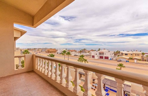 Las Conchas Condo | Serene & Warm 3rd Level Condo - Corona del Mar 302