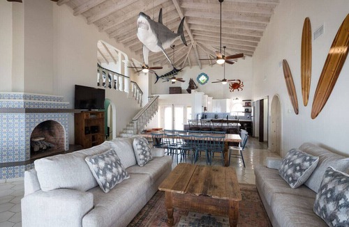 Las Conchas House | Shark House - 8 BR Beachfront