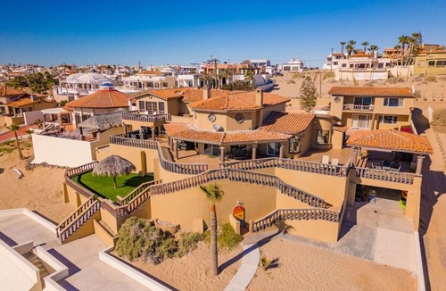 Las Conchas House | Shark House - 8 BR Beachfront